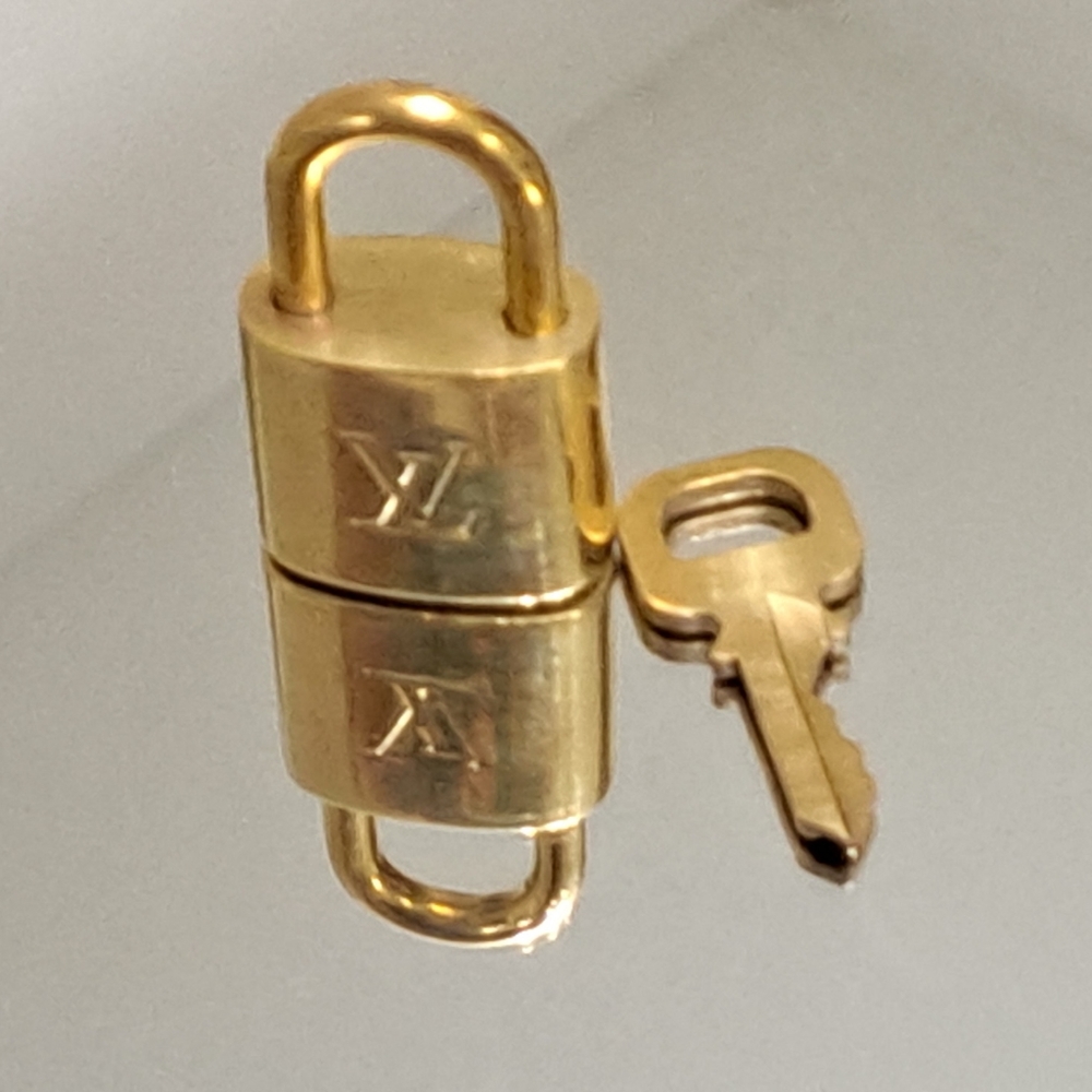 #321 Authentic Louis Vuitton Lock & Key Bright Gold W/ Chain